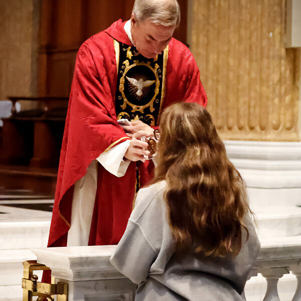 A first-class relic of St. Saint José Sánchez del Río Veneration communion with a teenage girl.