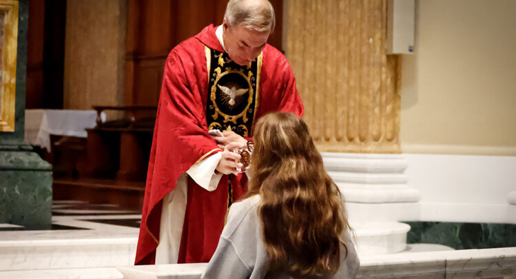 A first-class relic of St. Saint José Sánchez del Río Veneration communion with a teenage girl.