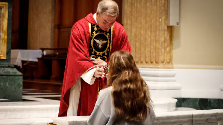 A first-class relic of St. Saint José Sánchez del Río Veneration communion with a teenage girl.