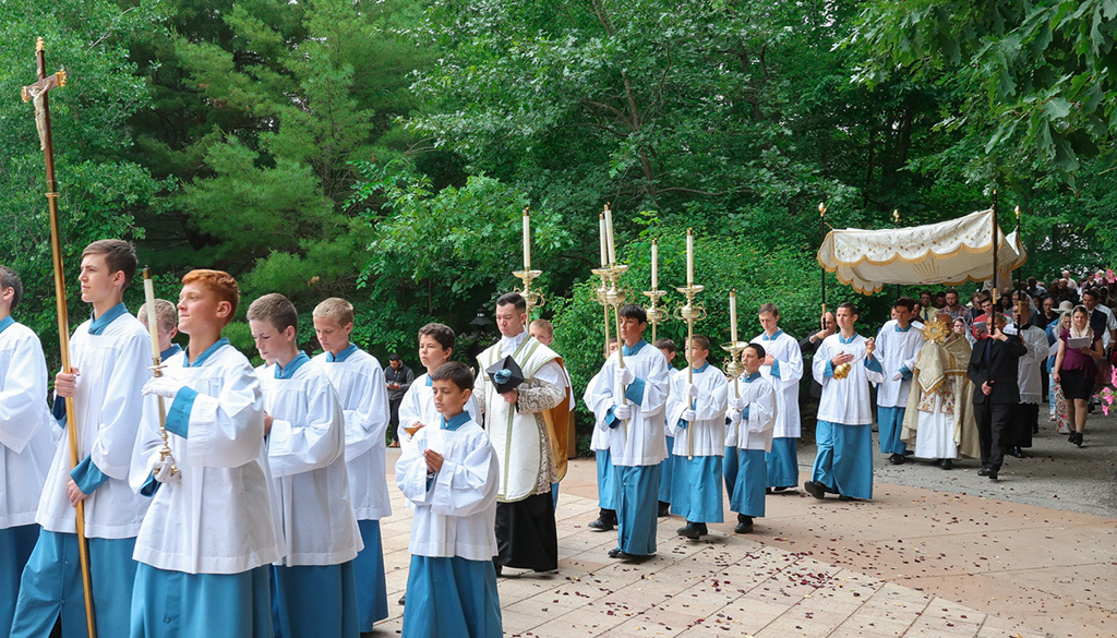 corpus-christi-eucharistic-procession-guadalupe-shrine-la-crosse