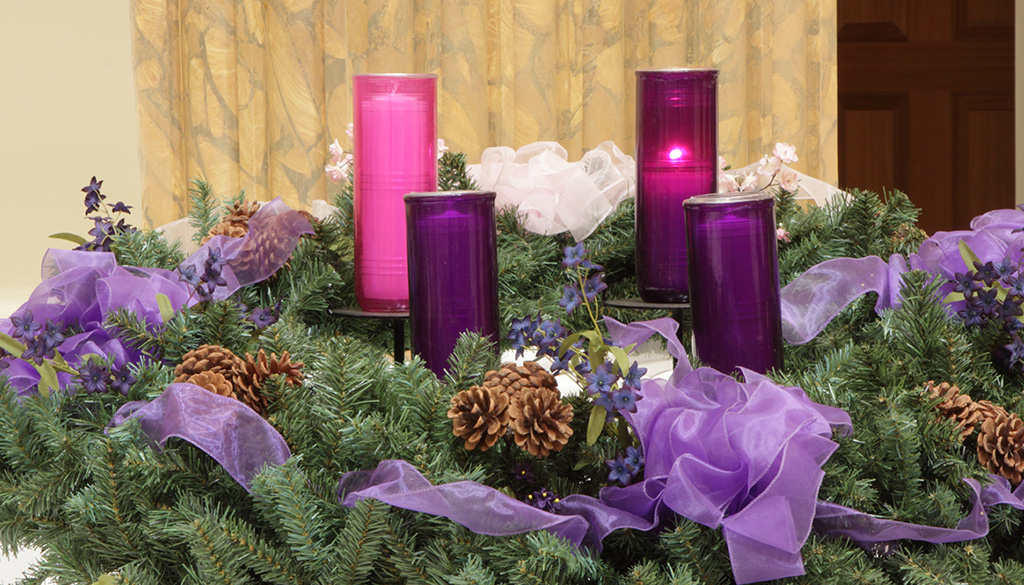 first-week-of-advent-lit-on-the-advent-wreath