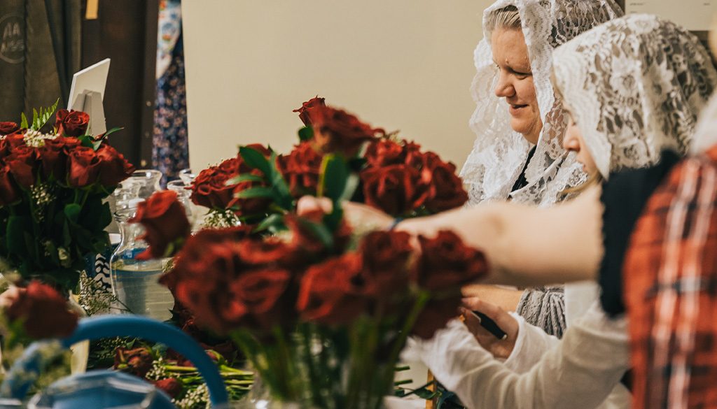 Roses-prepared-for-Marys-Altar