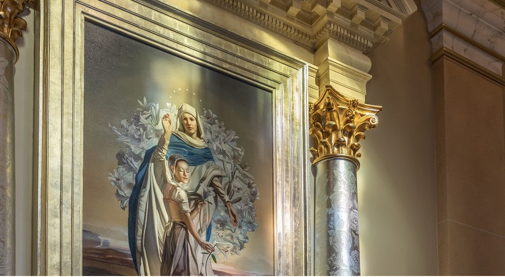 Cardinal-Burke-with-Maria-Goretti-side-altar-min-1-scaled